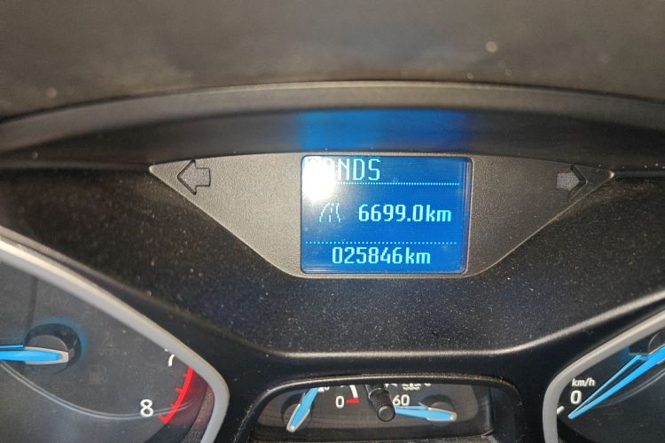 福特 福克斯 2018款 两厢经典 1.6L 自动舒适型智行版中控内饰15