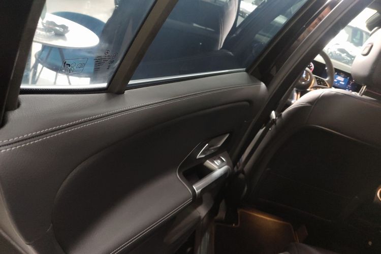 奔驰GLB 2024款 改款 GLB 220 动感型中控内饰7008