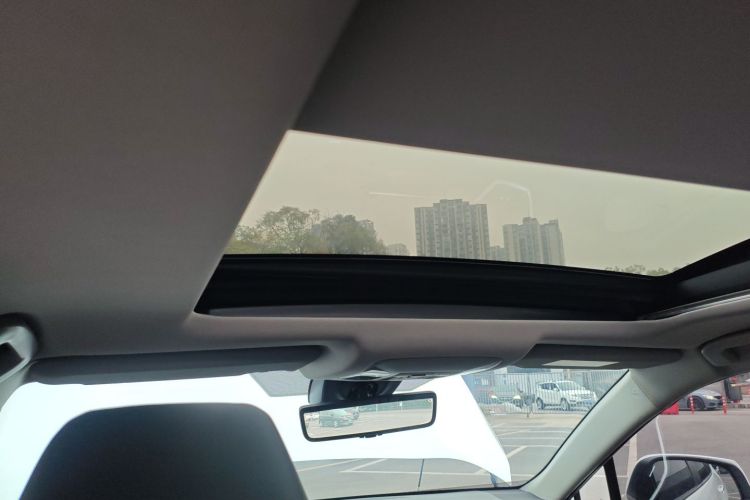 丰田 威兰达 2023款 双擎 2.5L E-CVT四驱尊贵版局部细节22