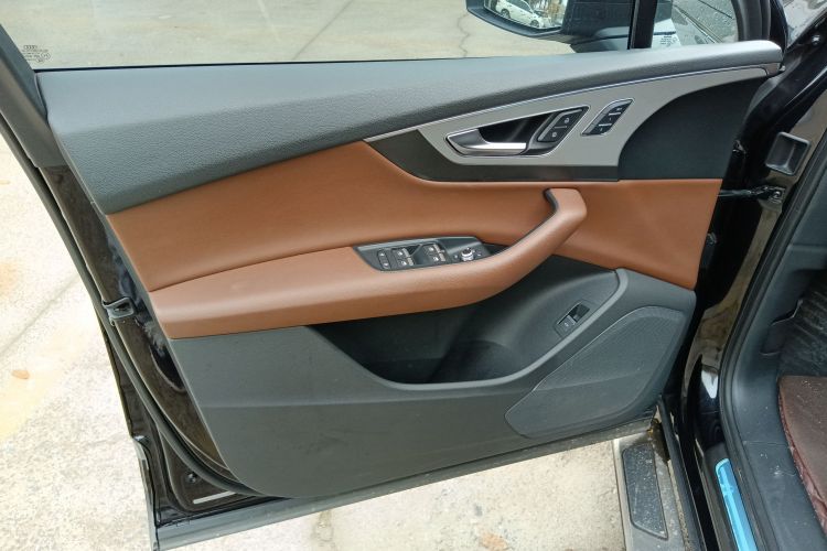 奥迪Q7 2016款 45 TFSI 技术型中控内饰7007