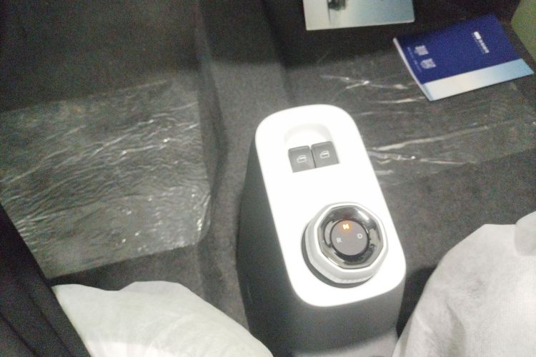 吉利银河 2025款 210km 熊猫骑士中控内饰18