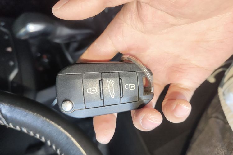 标致408 2015款 1.2T 自动豪华版中控内饰7001