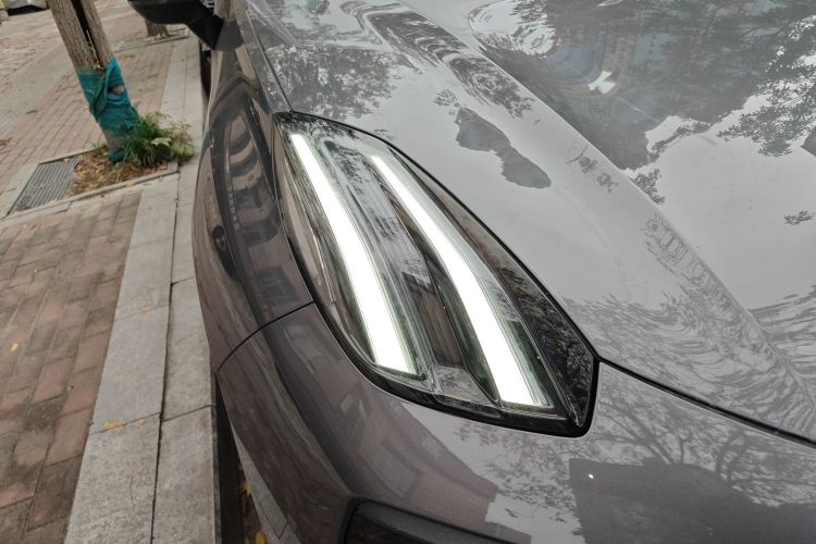 领克09 EM-P 2023款 2.0TD EM-P 远航版PM 六座车身外观8