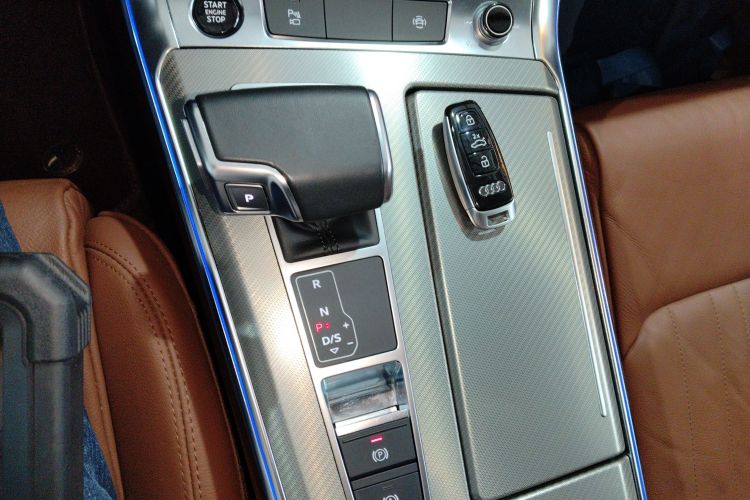 奥迪A6L 2020款 45 TFSI 臻选致雅型中控内饰18