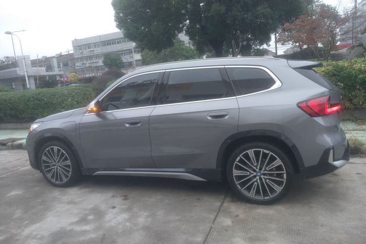 宝马iX1 2023款 xDrive30L X设计套装车身外观4