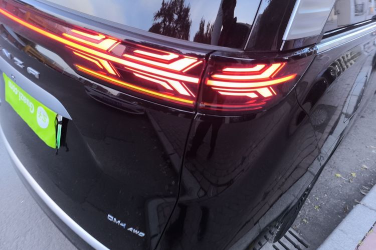 腾势D9 2024款 DM-i 980 四驱尊贵型车身外观9