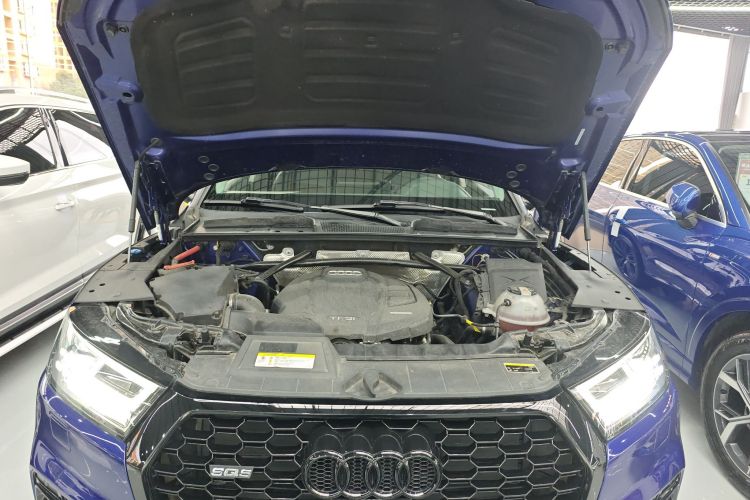奥迪Q5L 2018款 45 TFSI 尊享时尚型 国VI机舱底盘24