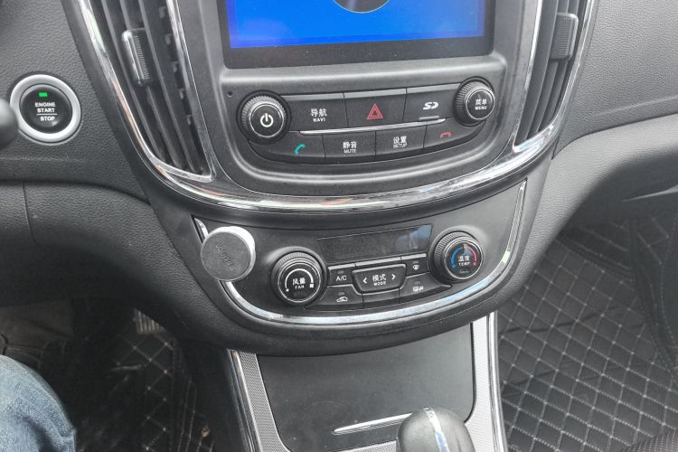 宝骏560 2016款 1.8L iAMT豪华型中控内饰16