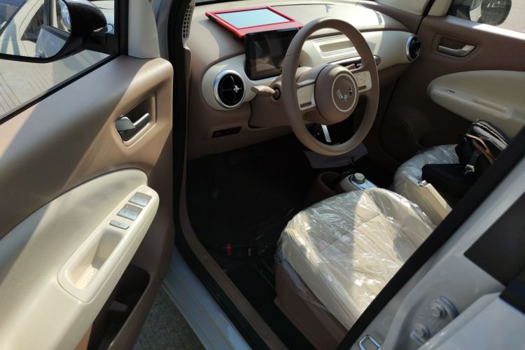 五菱汽车 宏光MINIEV 2025款 四门版 进阶款中控内饰7003