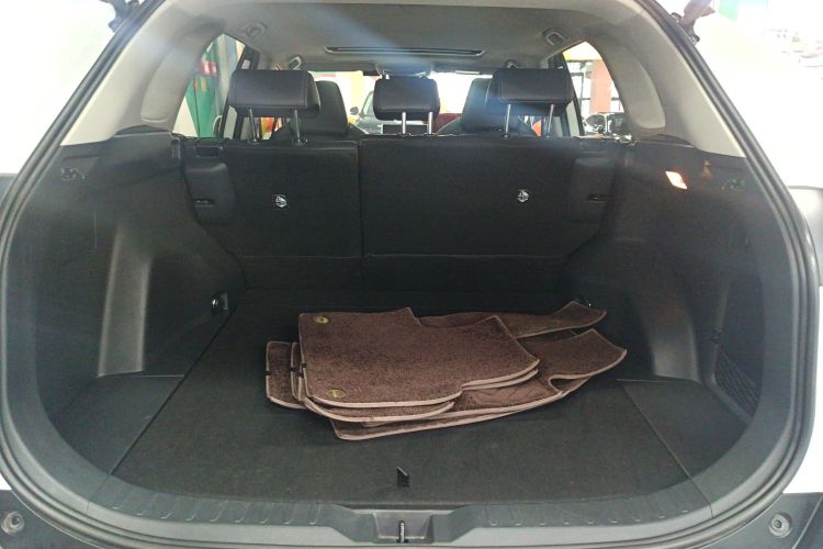 丰田 威兰达 2021款 2.0L CVT两驱豪华版机舱底盘23