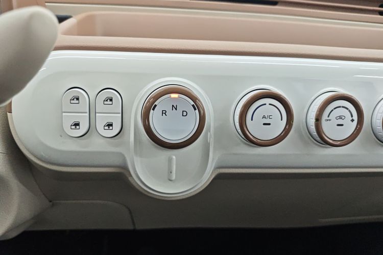 奔腾小马 2026款 222km 炫彩马中控内饰18