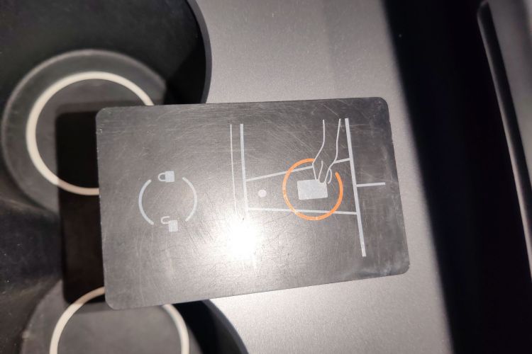 特斯拉 Model Y 2021款 长续航全轮驱动版中控内饰11