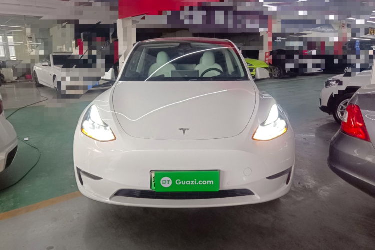 特斯拉 Model Y 2022款 长续航全轮驱动版车身外观2