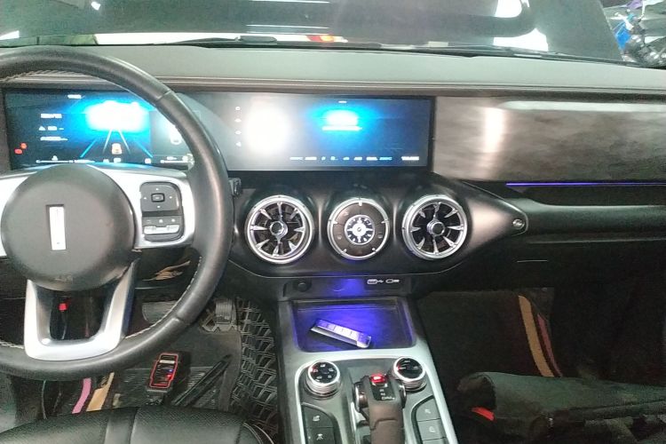 坦克300 2021款 越野版 2.0T 征服者中控内饰16