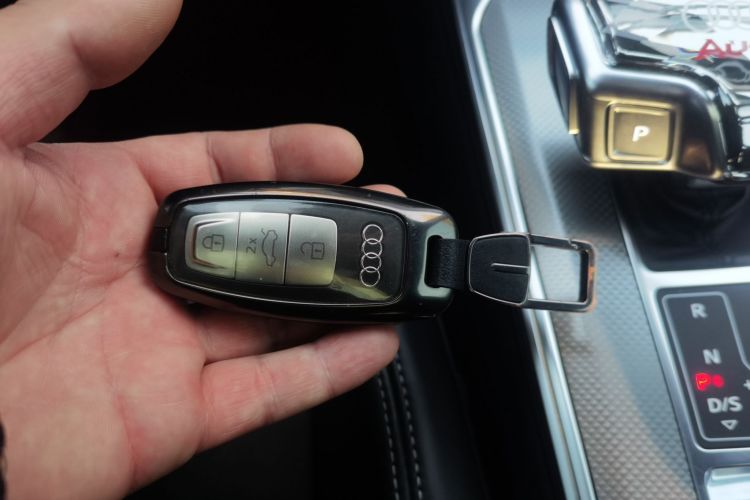 奥迪A6L 2023款 45 TFSI 臻选动感型中控内饰11