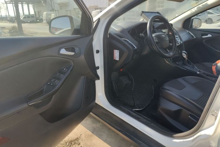 福特 福克斯 2017款 三厢 1.6L 自动风尚型智行版中控内饰20