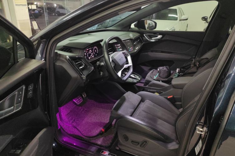 奥迪Q4 e-tron 2022款 40 e-tron 创境版中控内饰7003