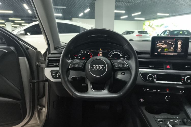 奥迪A4L 2018款 30周年年型 45 TFSI quattro 个性运动版中控内饰13