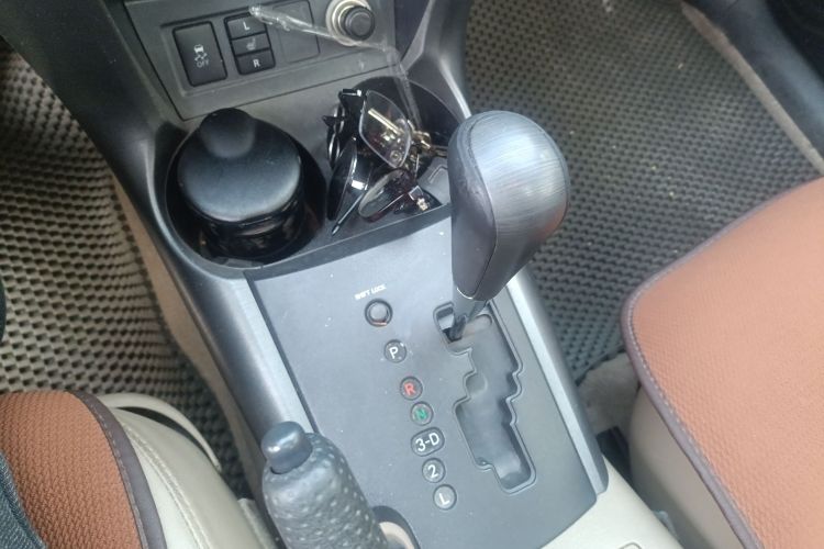 丰田 RAV4荣放 2011款 2.0L 自动豪华版局部细节18