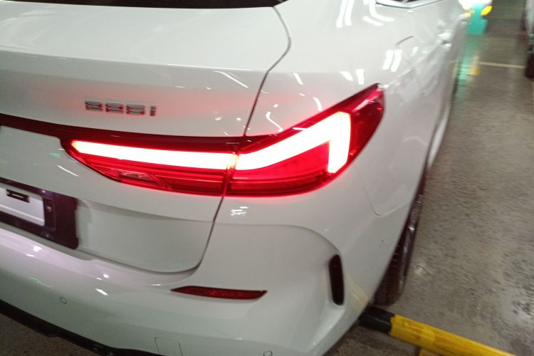 宝马2系(进口) 2023款 225i 四门轿跑车 M运动套装车身外观9