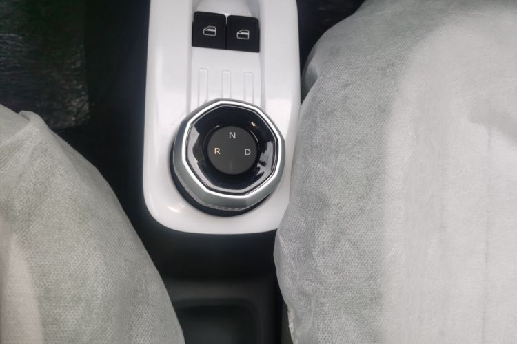 吉利银河 2025款 210km 熊猫骑士中控内饰18