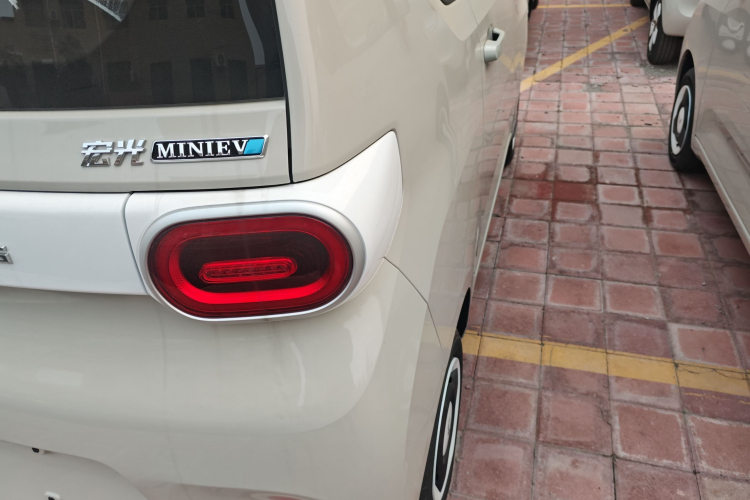 五菱汽车 宏光MINIEV 2024款 第三代 215km 青春版车身外观9