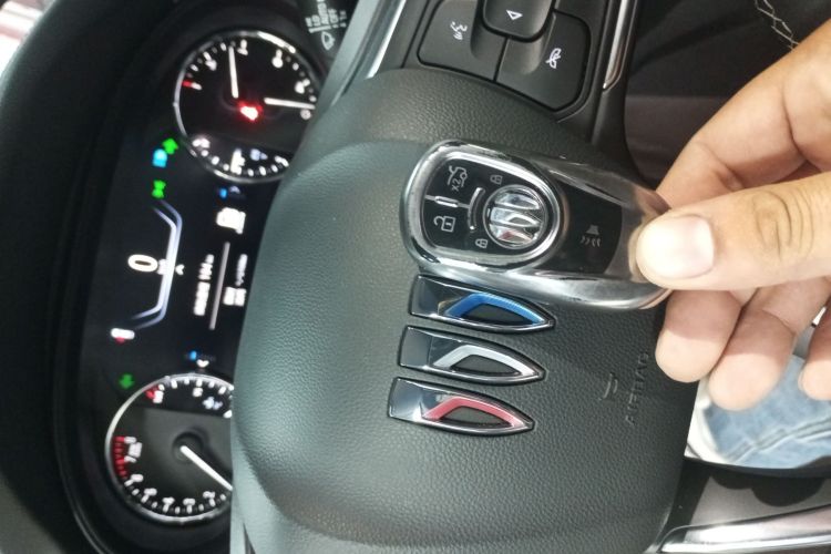 别克 君威 2024款 28T 纵享版中控内饰11