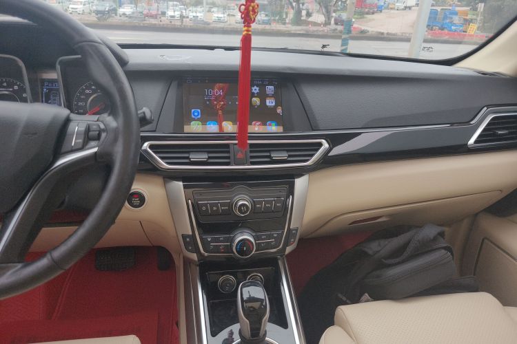 众泰 大迈X5 2017款 升级版 1.5T CVT地主型中控内饰16