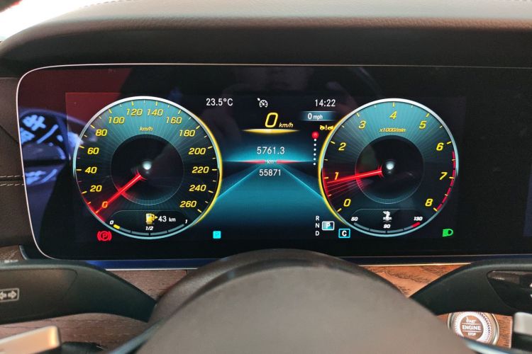 奔驰E级 2023款 E 300 L 豪华型中控内饰14