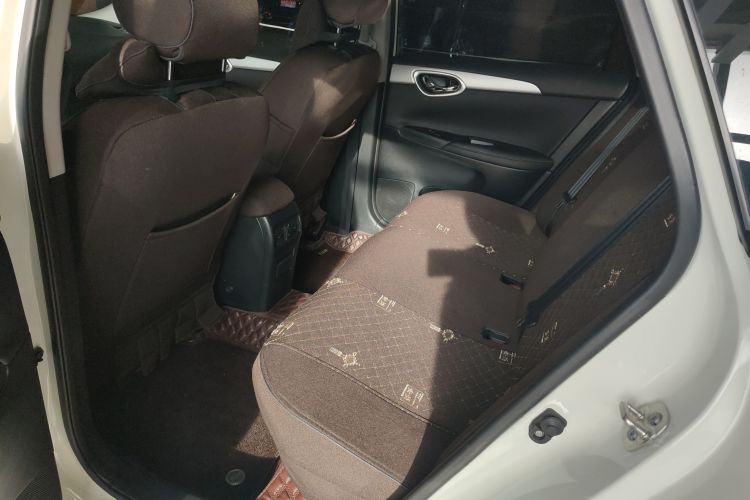 日产 轩逸 2024款 改款二 经典 1.6XE CVT舒适版中控内饰21