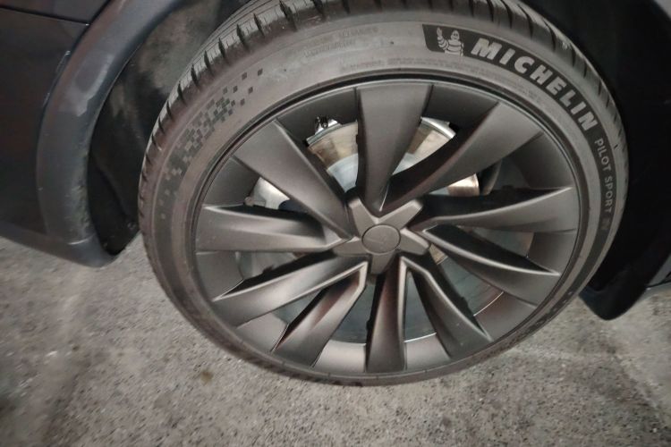 特斯拉 Model Y 2025款 长续航全轮驱动 首发版车身外观6003