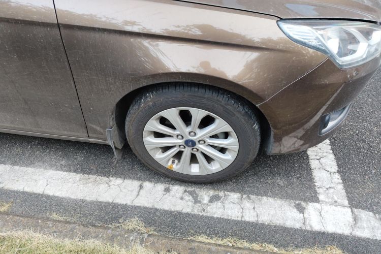 福特 福睿斯 2015款 1.5L 自动时尚型车身外观10