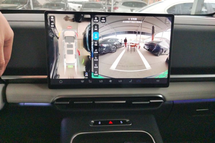 岚图汽车 岚图梦想家 2025款 PHEV 四驱旗舰乾崑版中控内饰16