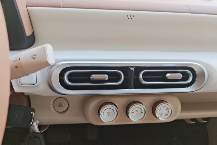 五菱汽车 宏光MINIEV 2024款 第三代 215km 青春版中控内饰16