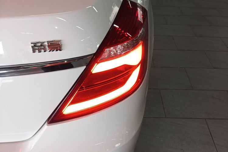 吉利汽车 帝豪 2017款 三厢百万款 1.5L CVT豪华型车身外观9