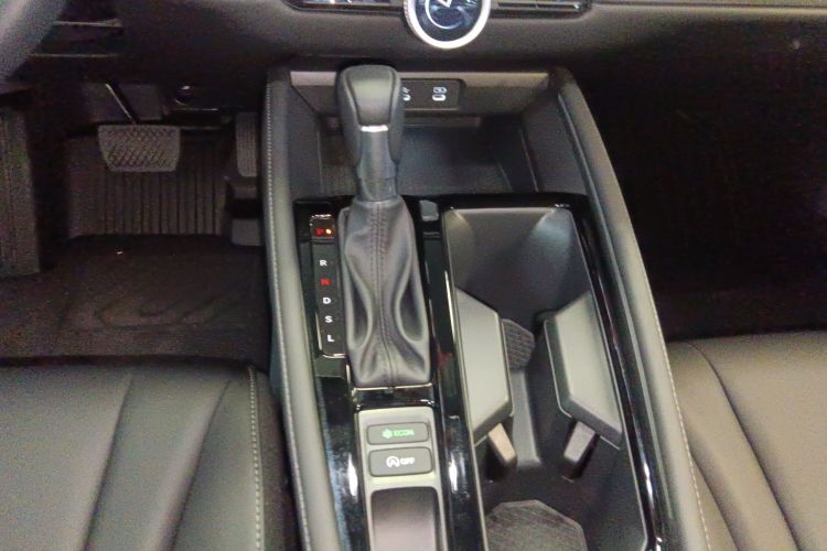 本田 英仕派 2025款 260TURBO 典雅版中控内饰18