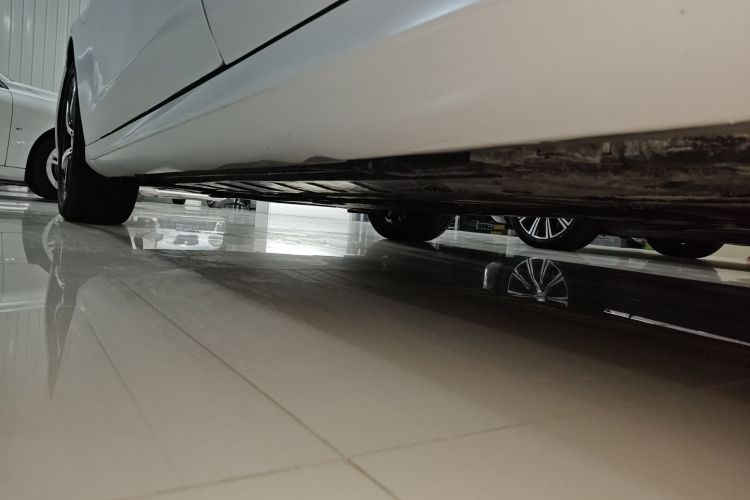 奔驰E级 2017款 改款 E 300 运动型局部细节9002