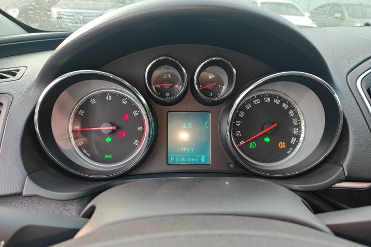 别克 君威 2015款 1.6T 领先技术型中控内饰14