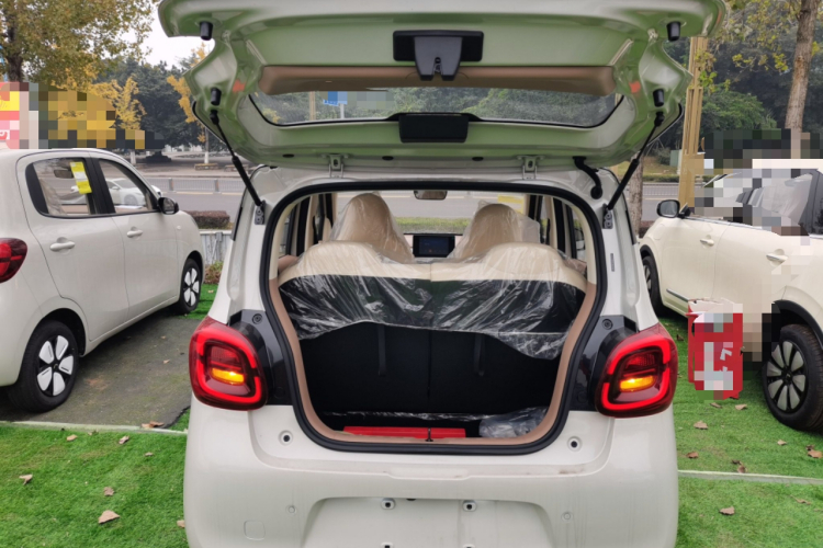 五菱汽车 宏光MINIEV 2025款 四门版 臻享+款机舱底盘23