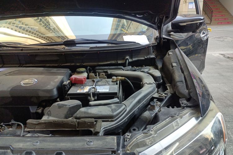 日产 奇骏 2014款 2.5L CVT豪华版 4WD局部细节9007