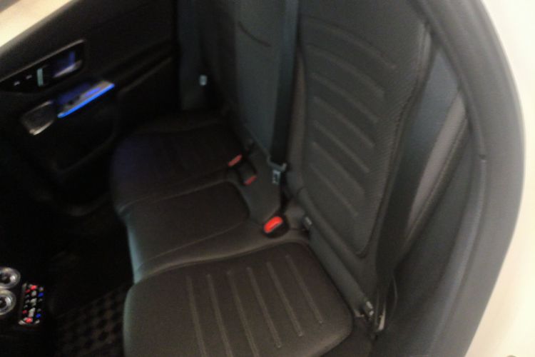 奔驰GLC 2023款 GLC 300 L 4MATIC 动感型 5座中控内饰7004