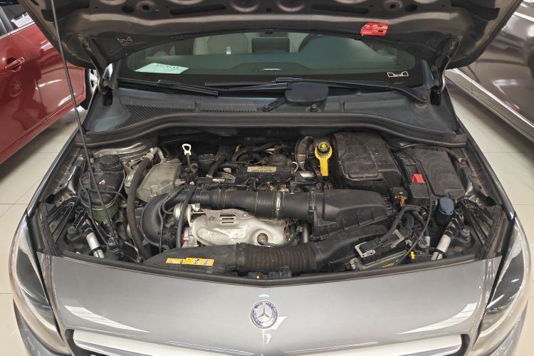 奔驰B级 2015款 B 200 动感型机舱底盘24