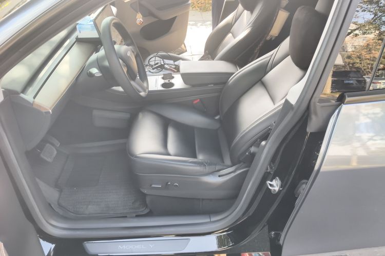 特斯拉 Model Y 2022款 后轮驱动版中控内饰19