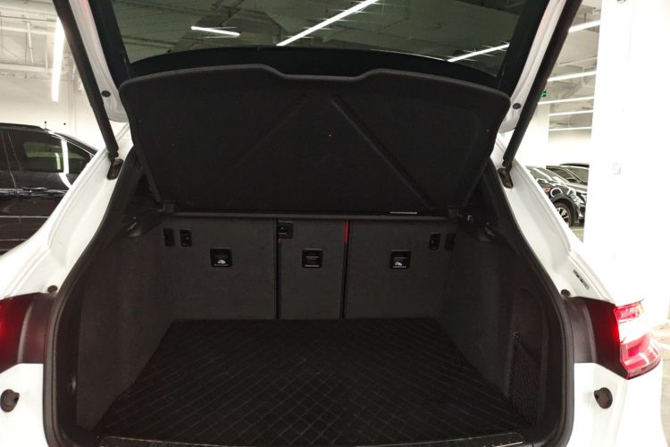 保时捷 2024款 Macan 2.0T机舱底盘23