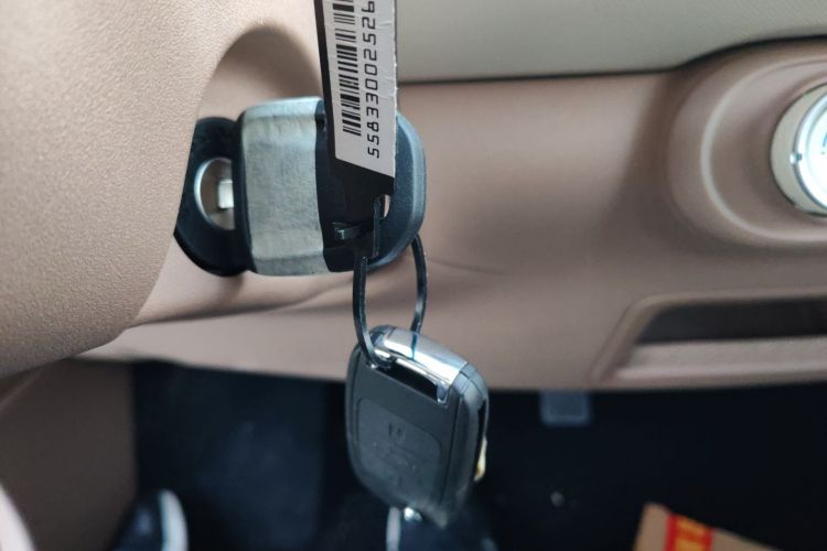 五菱汽车 宏光MINIEV 2025款 四门版 进阶款中控内饰7001