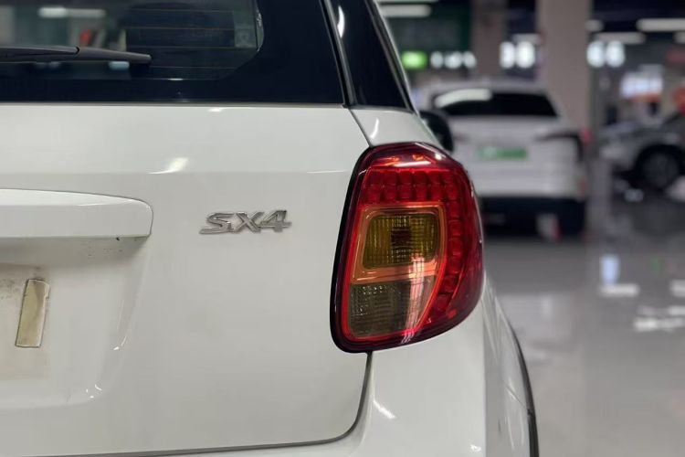 铃木 天语 SX4 2013款 1.6L 手动酷锐型车身外观9