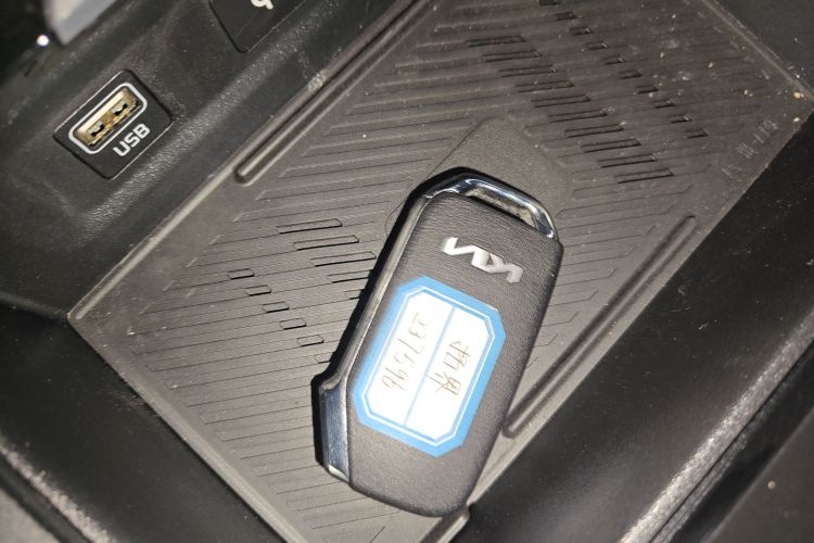 起亚 狮铂拓界 2023款 2.0T 两驱尊贵版中控内饰7001