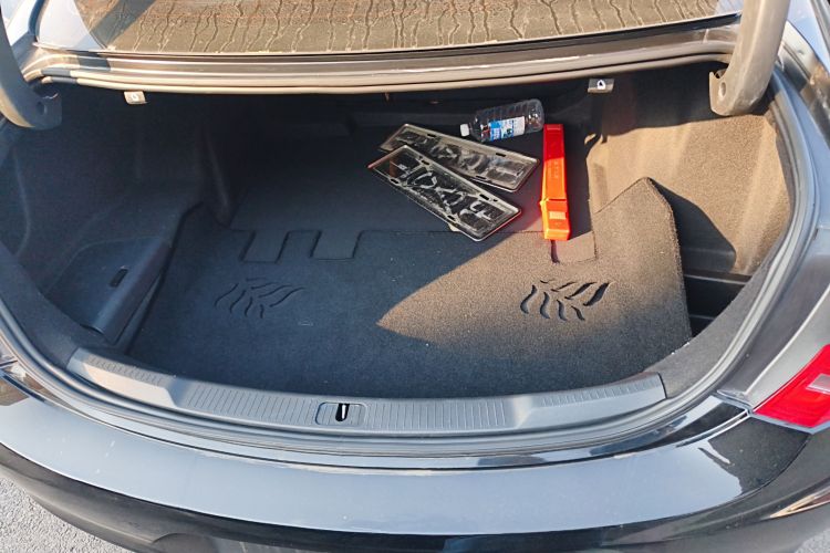 别克 君越 2016款 20T 豪华型机舱底盘23