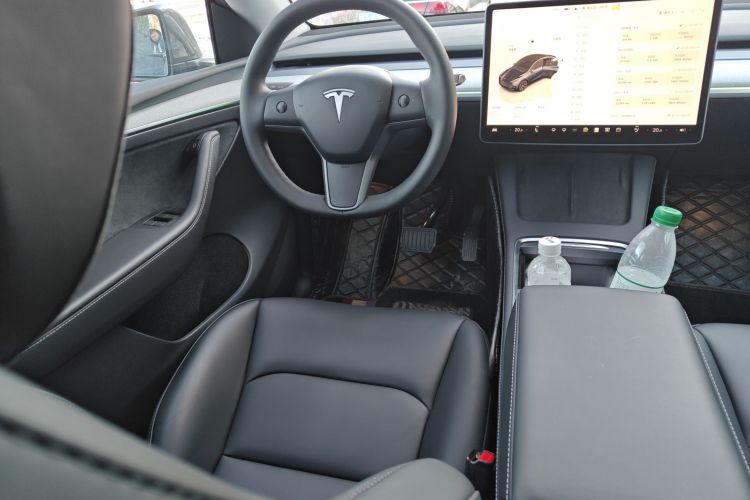 特斯拉 Model Y 2024款 后轮驱动版中控内饰13