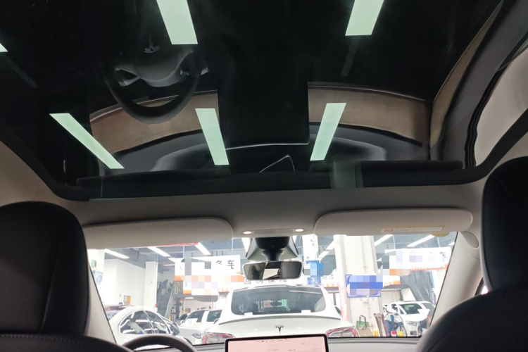 特斯拉 Model Y 2022款 后轮驱动版中控内饰22